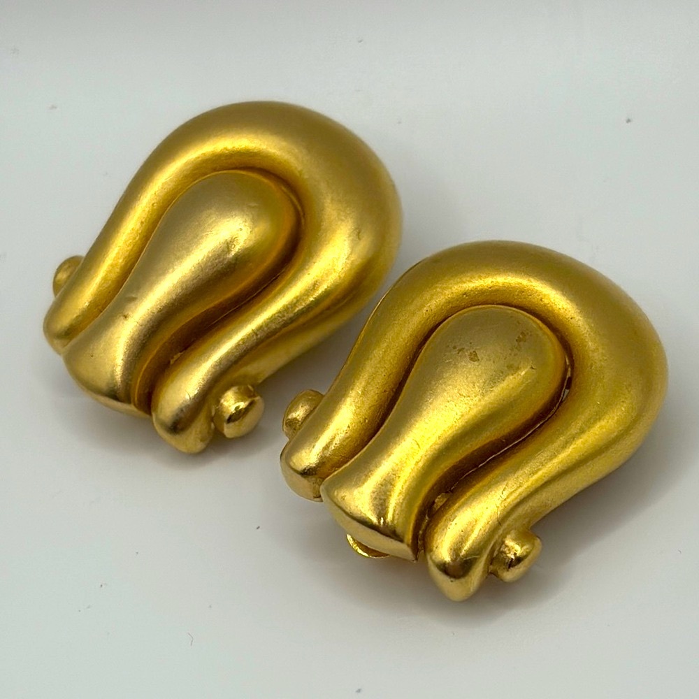 Vintage 80’s Erwin Pearl Chic Matte Gold Clip-On Earrings